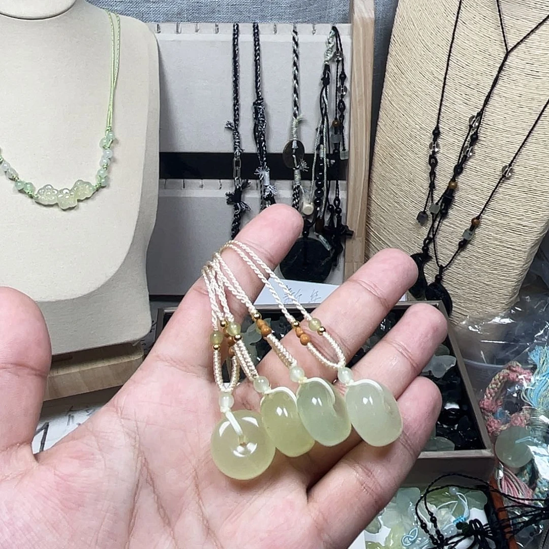 蛇纹石玉合金颈饰