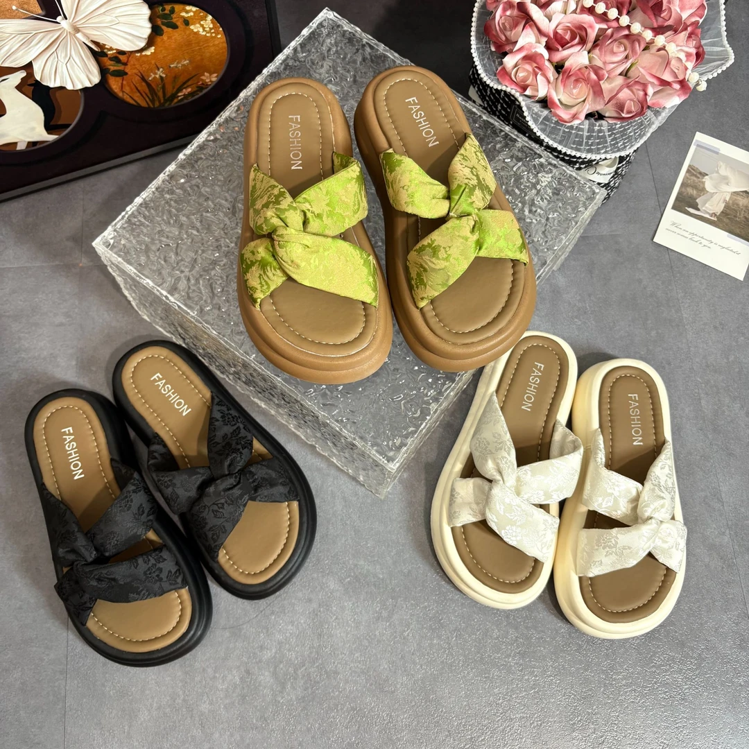 2025新款厚底时尚百搭休闲凉拖鞋女外穿舒适防滑法式沙滩拖鞋