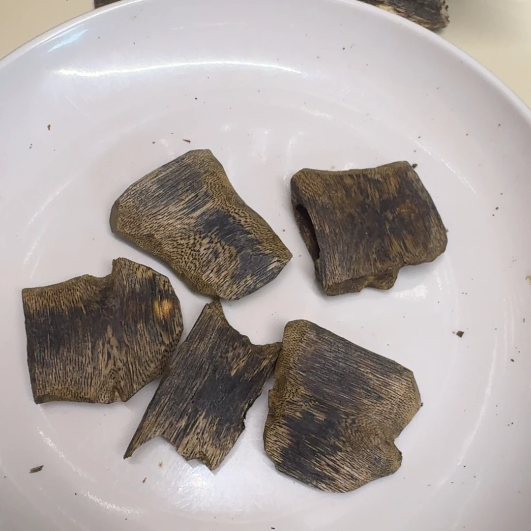 沉香沉香碎屑海南透顶绿块料31克