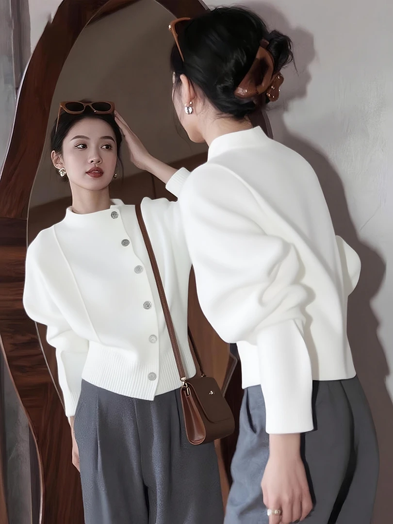 冬季韩里韩气穿搭轻奢高级感巨好看洋气减龄小众不撞款白色针织衫