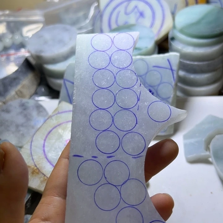 翡翠未镶嵌颈饰武****2