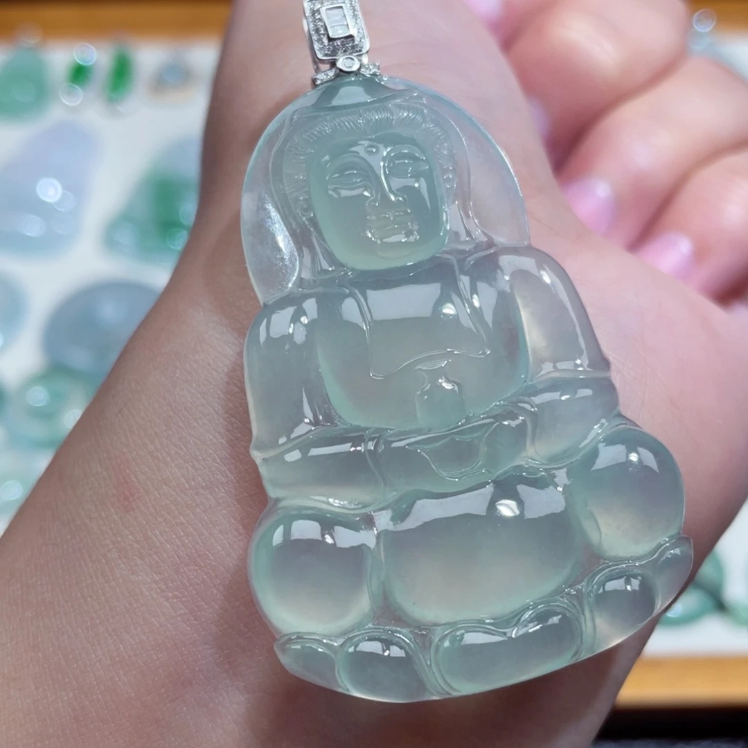 翡翠18K金镶嵌颈饰观音