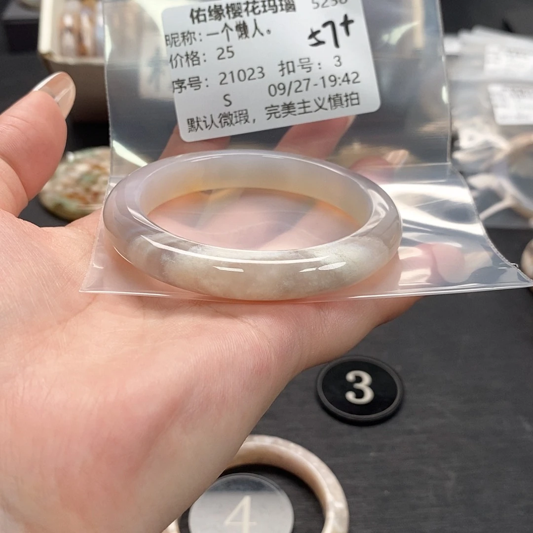 手镯玛瑙/玉髓合金一***。