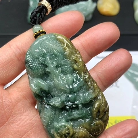 翡翠颈饰未镶嵌翡翠三色手工龙牌