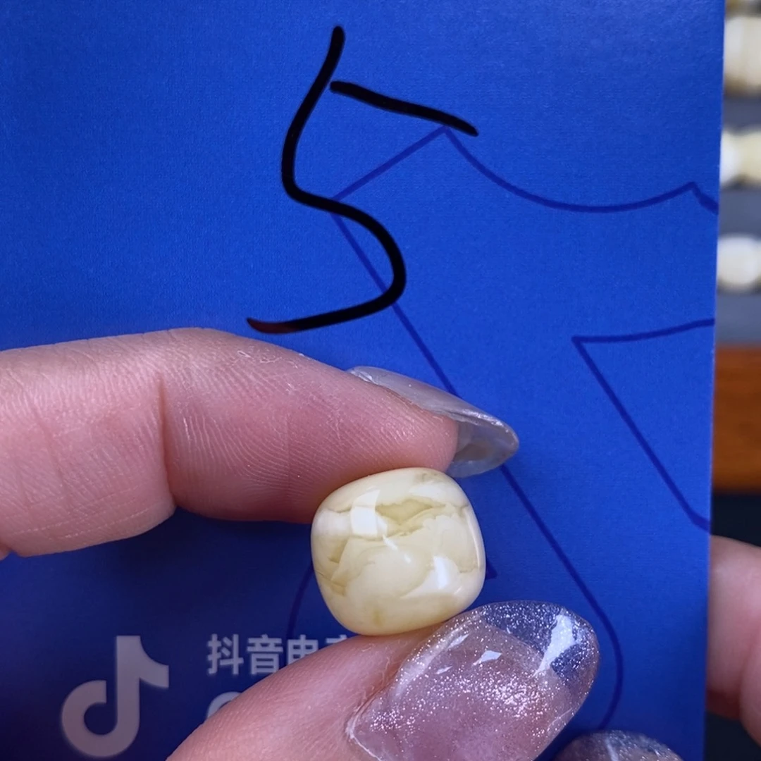 琥珀裸石未镶嵌3*3蜜蜡12.5