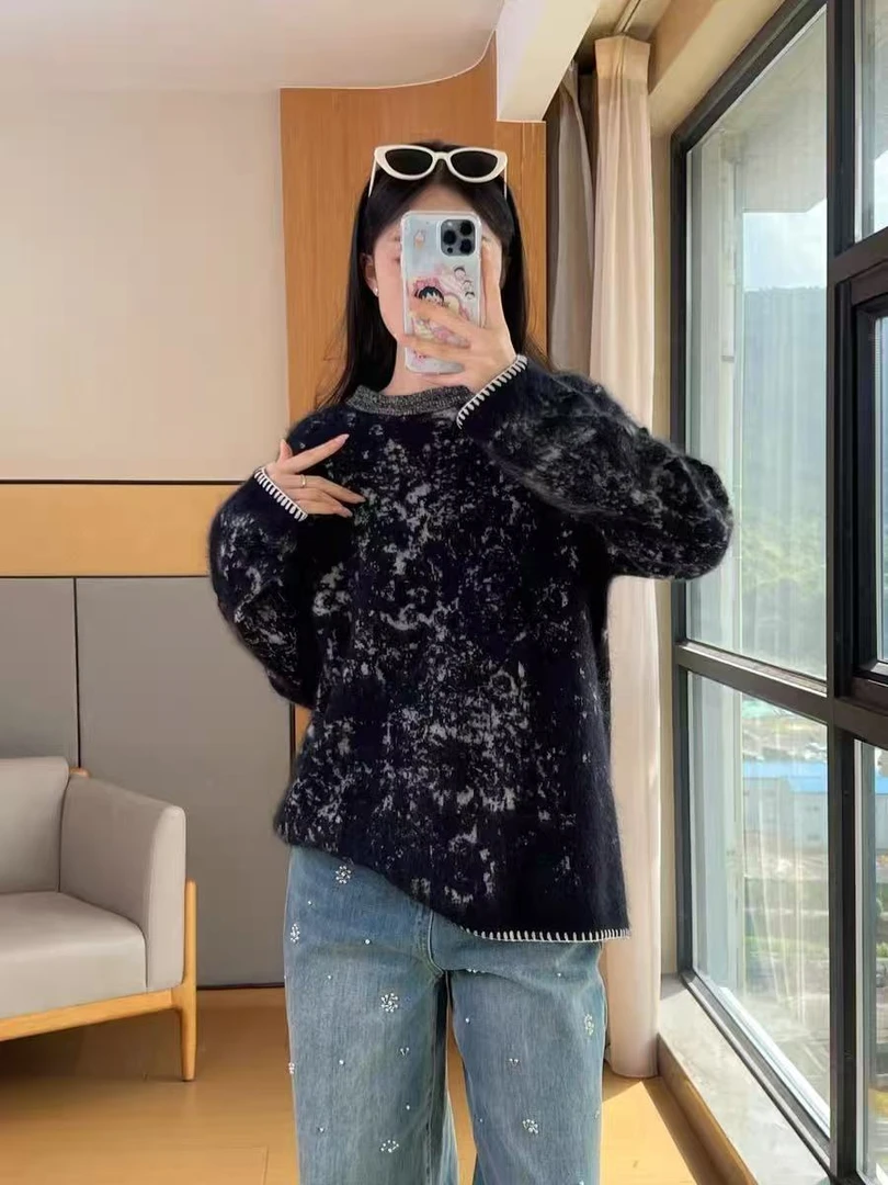 妙启时尚-25新款女款两色绣边水墨款针织毛衣