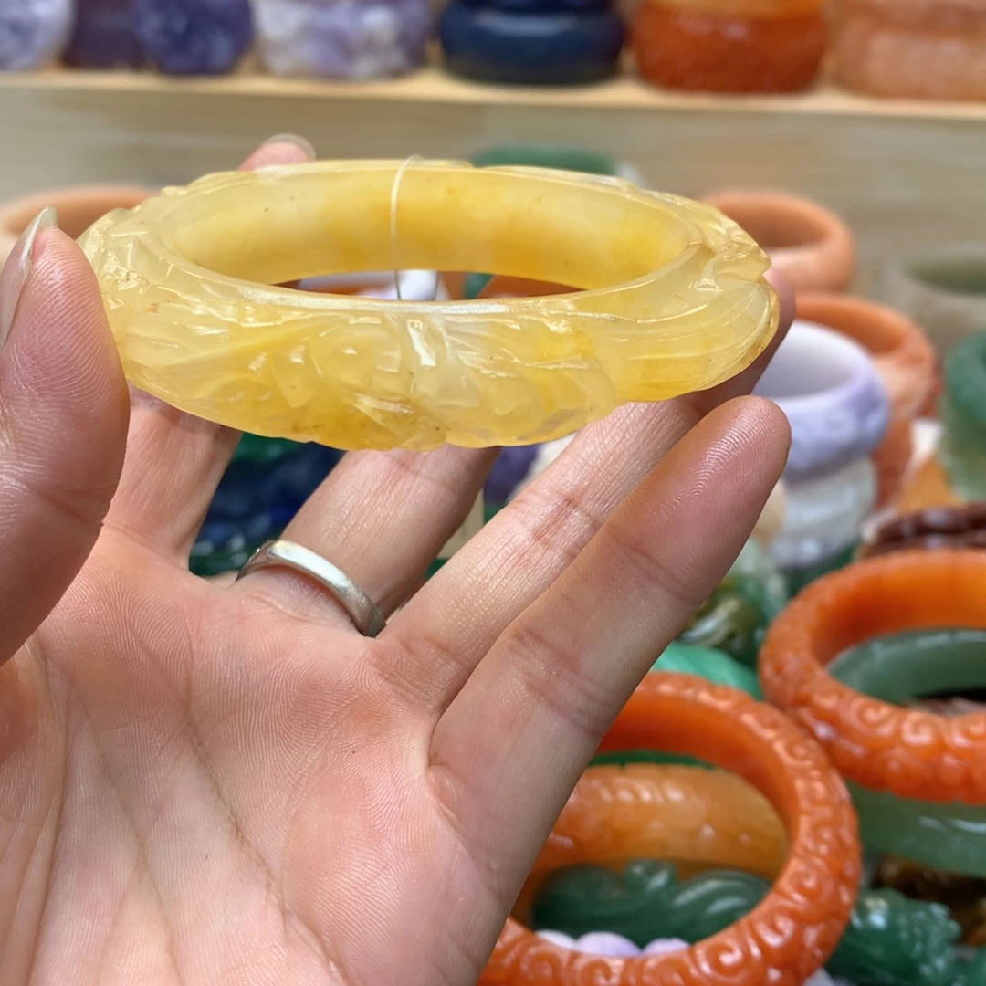 未镶嵌手镯石英质玉芝*