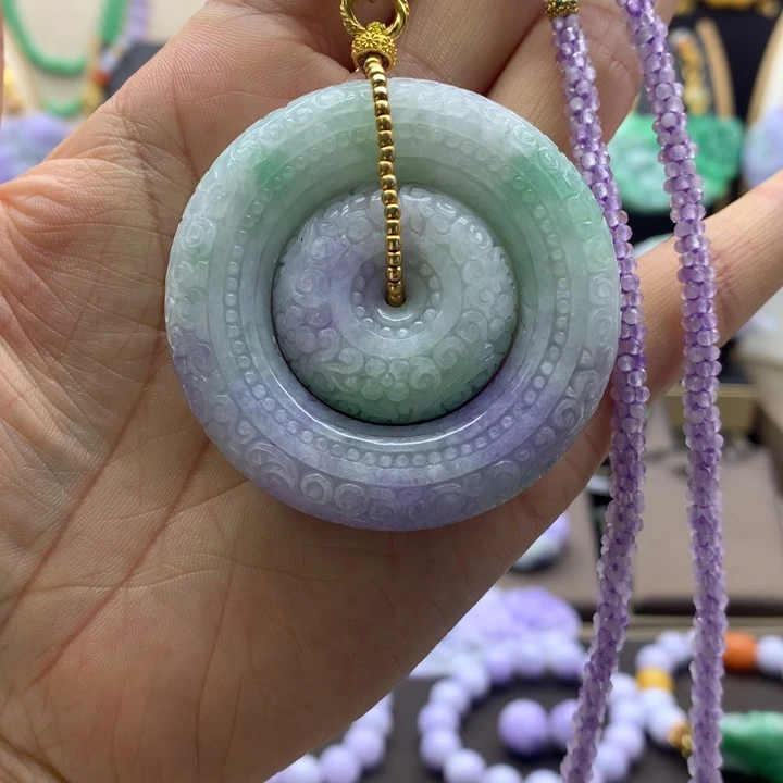 翡翠吊坠(赠链)未镶嵌