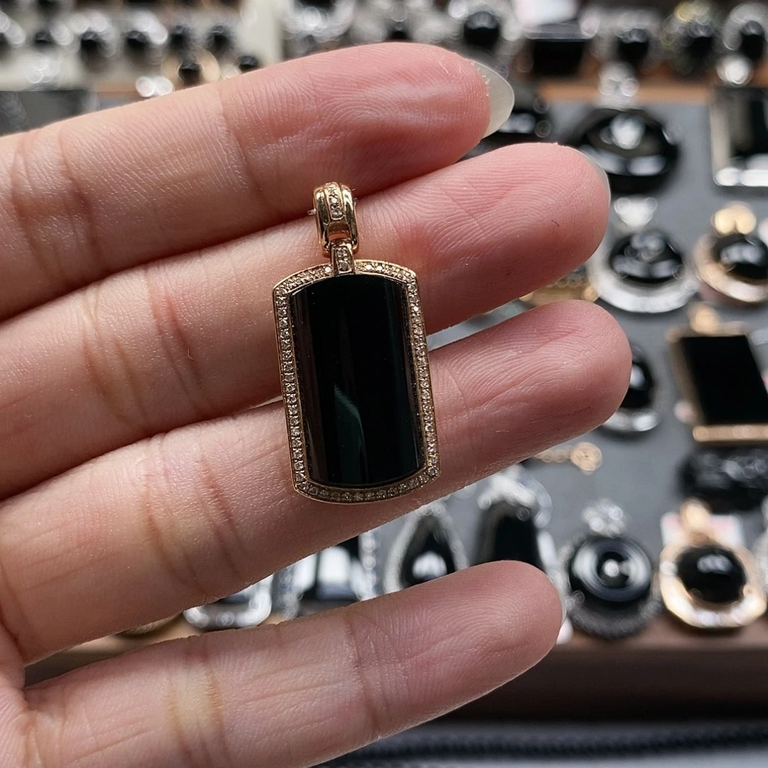 翡翠18K金镶嵌颈饰墨翠