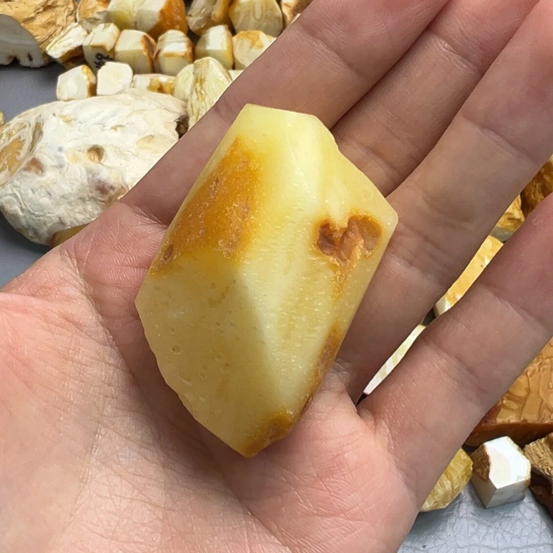 定制琥珀未镶嵌傲**峰蜜蜡