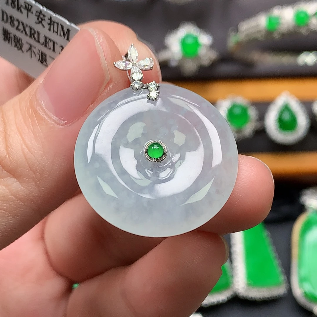 翡翠18K金镶嵌颈饰雪花棉