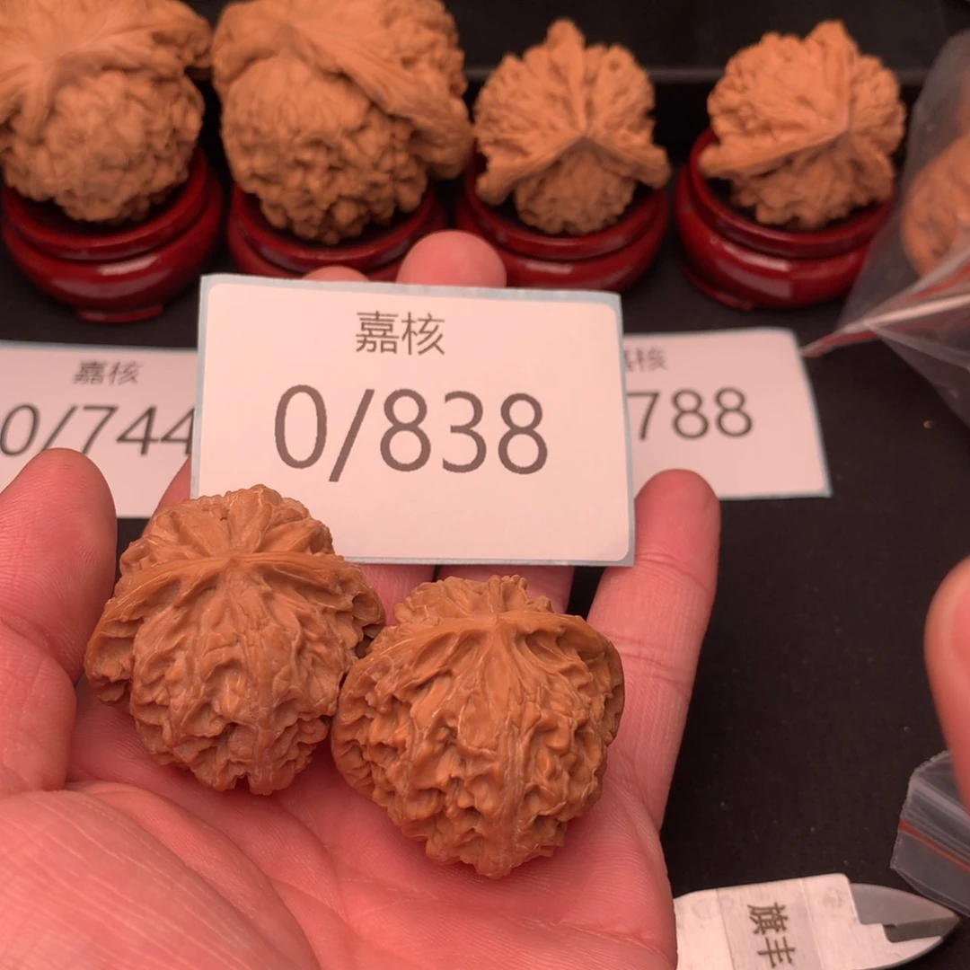 文玩核桃把件红皮苹果园36