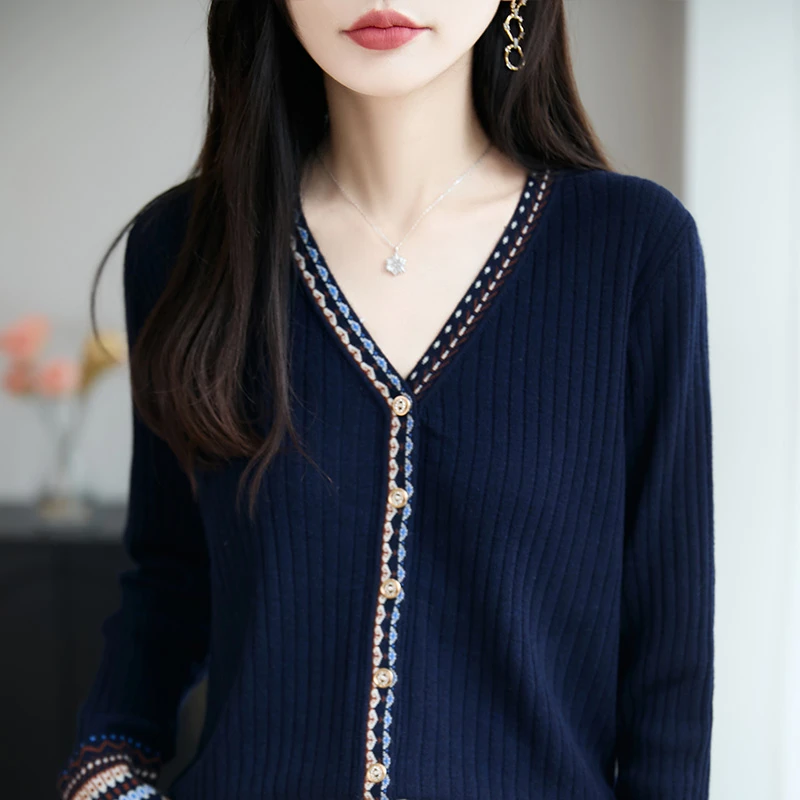 精纺羊毛 民族风提花 贴身柔软不变形不缩水 针织开衫外出必备