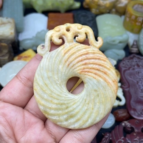 蛇纹石玉未镶嵌颈饰18