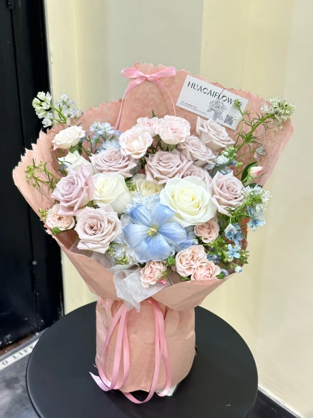 同城配送高级定制曼塔玫瑰混搭花束生日礼物鲜花速递