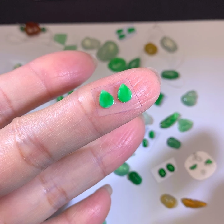 翡翠未镶嵌套链水滴