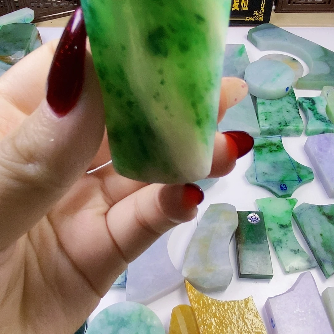 K***K定制翡翠未镶嵌翡翠