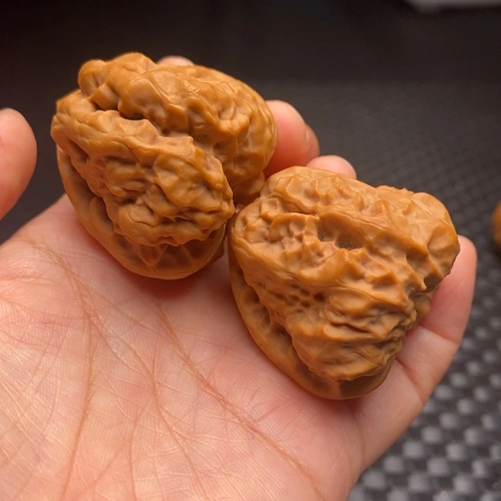 把件文玩核桃三角蛙39边43肚子