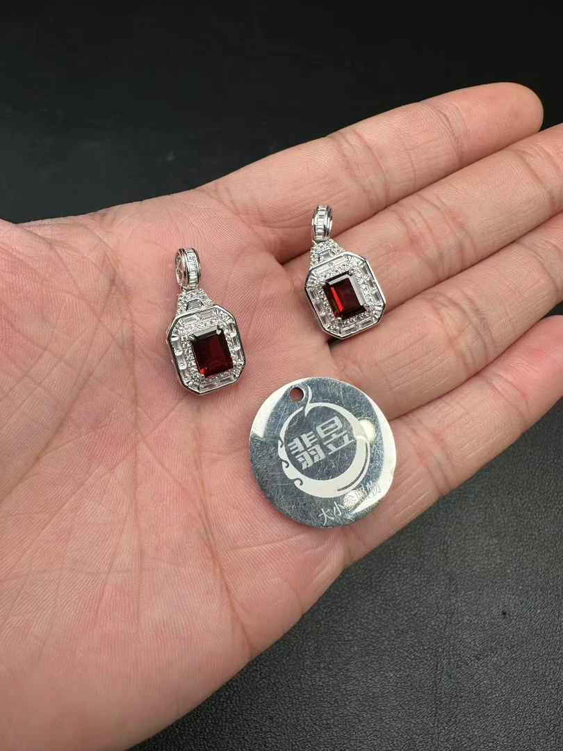 翡昱-SH52-14900-石榴石吊坠S925银镶-多样性发其一