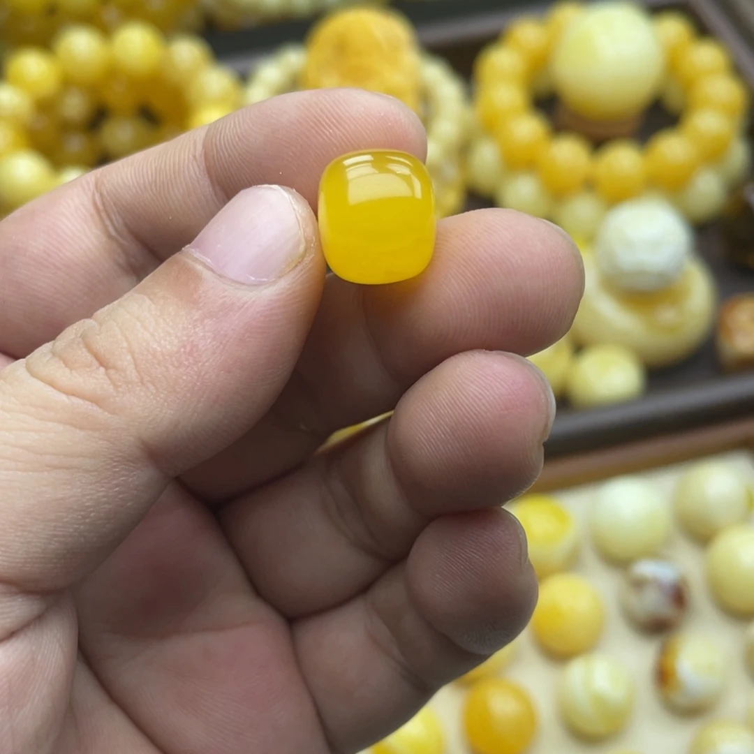 琥珀未镶嵌颈饰琥珀蜜蜡