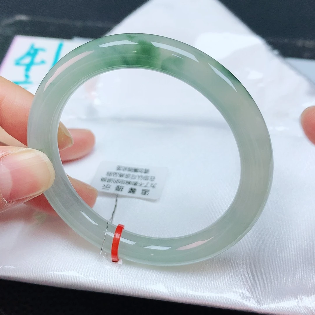 翡翠手镯未镶嵌51圈