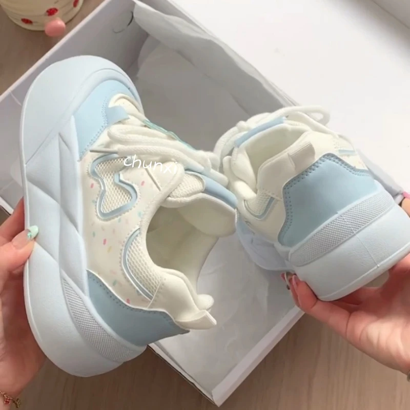 夏季透气板鞋女款2025新款厚底小白鞋子女ins潮百搭小众面包鞋女