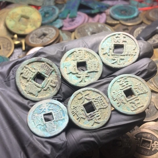 王***强铜现代仿制工艺品