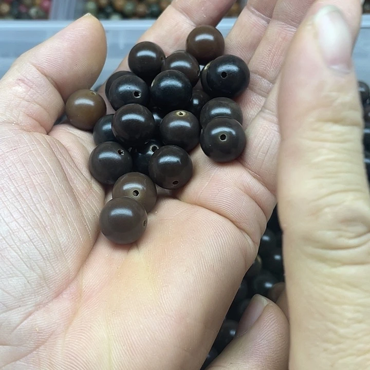 白玉菩提吊坠13黑巧克力圆30颗➕灯牌宠20颗