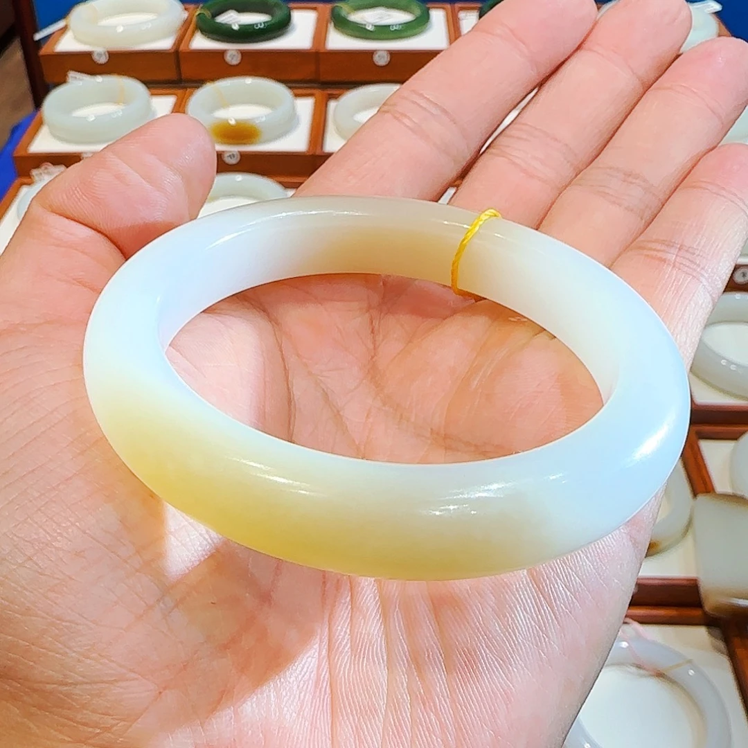 和田玉未镶嵌手镯且末天地金蜜糖羊脂白59 60 61