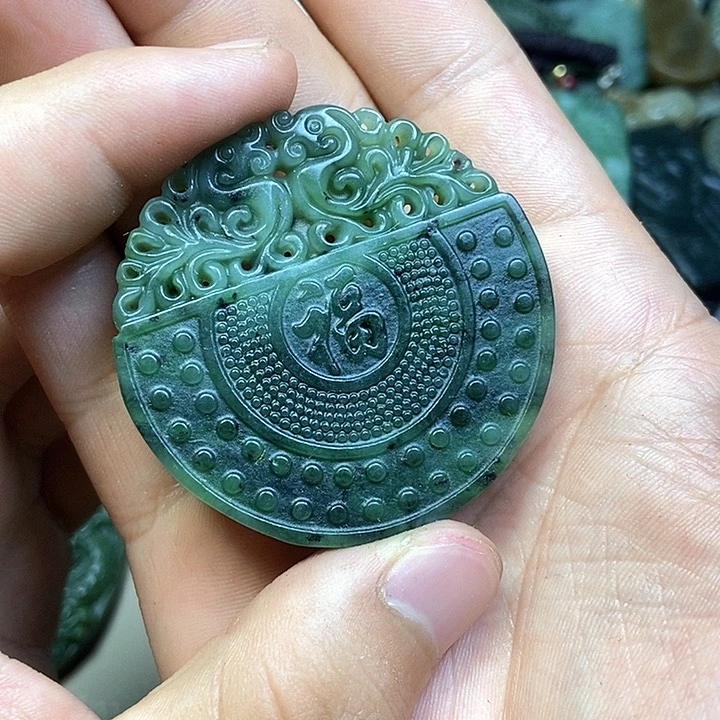 和田玉未镶嵌挂件