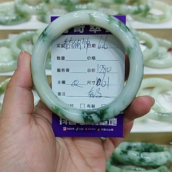 透闪石-蛇纹石玉未镶嵌手镯秦****)