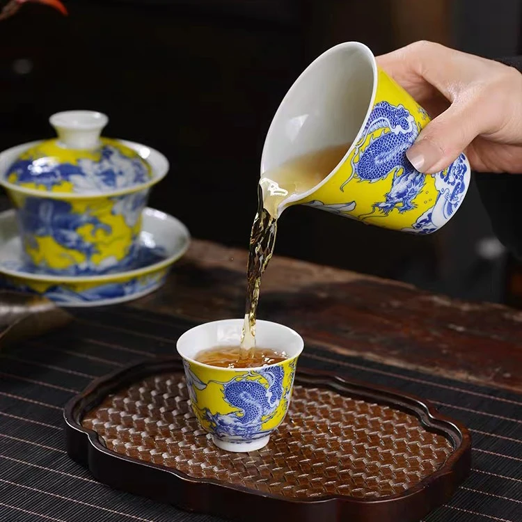 景德镇手工手作釉下彩黄釉青花穿花龙高端陶瓷茶具公道杯