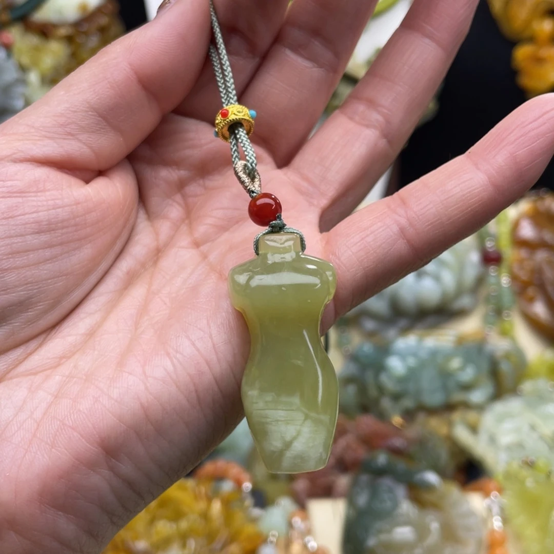 未镶嵌蛇纹石玉颈饰