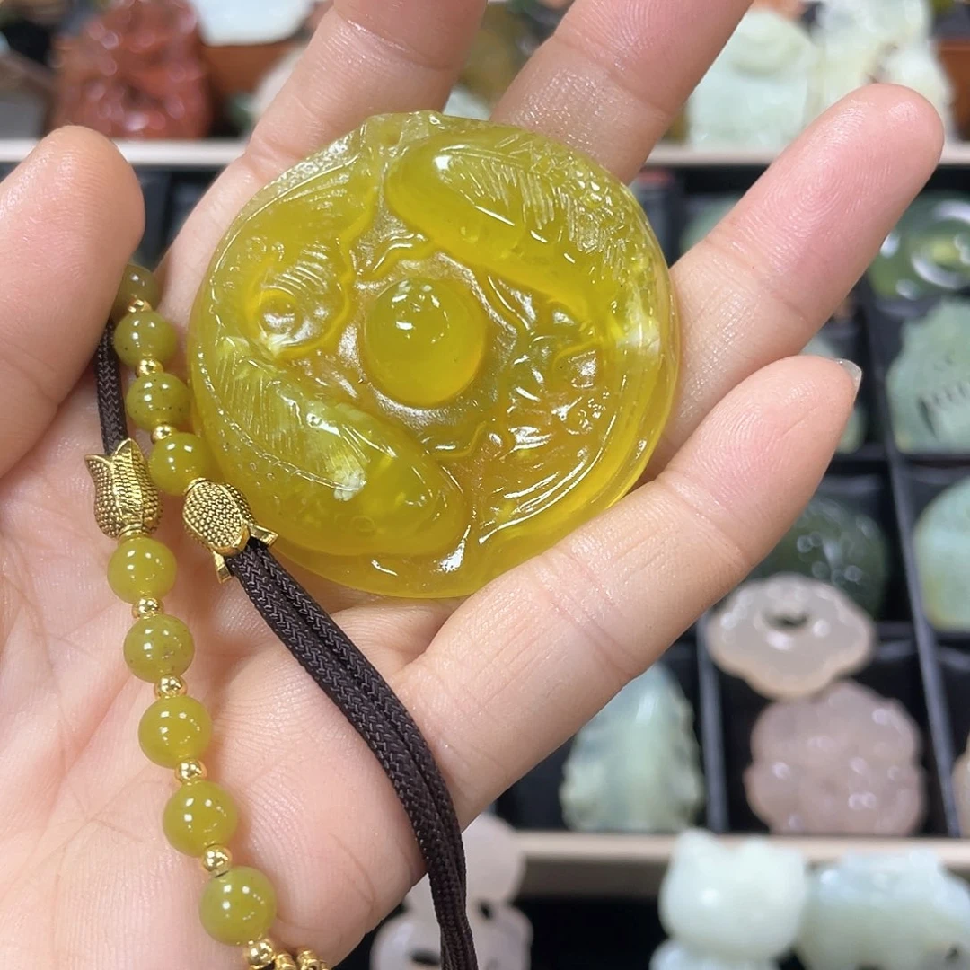 蛇纹石玉颈饰未镶嵌