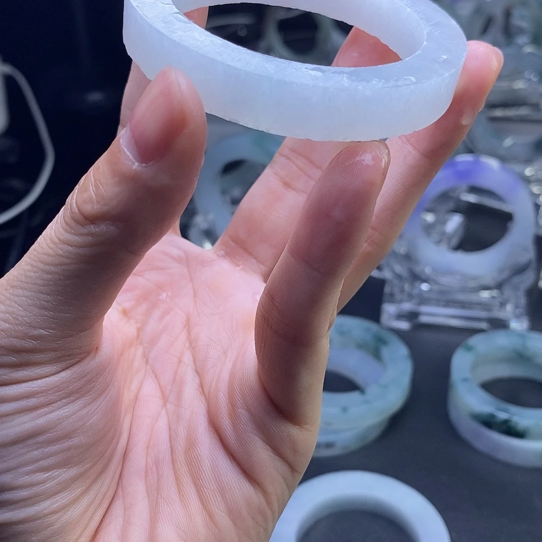 W****未镶嵌毛胚定制翡翠发一个