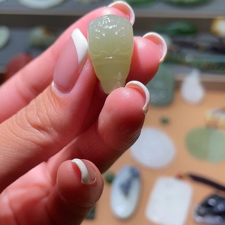 学***境和田玉未镶嵌颈饰