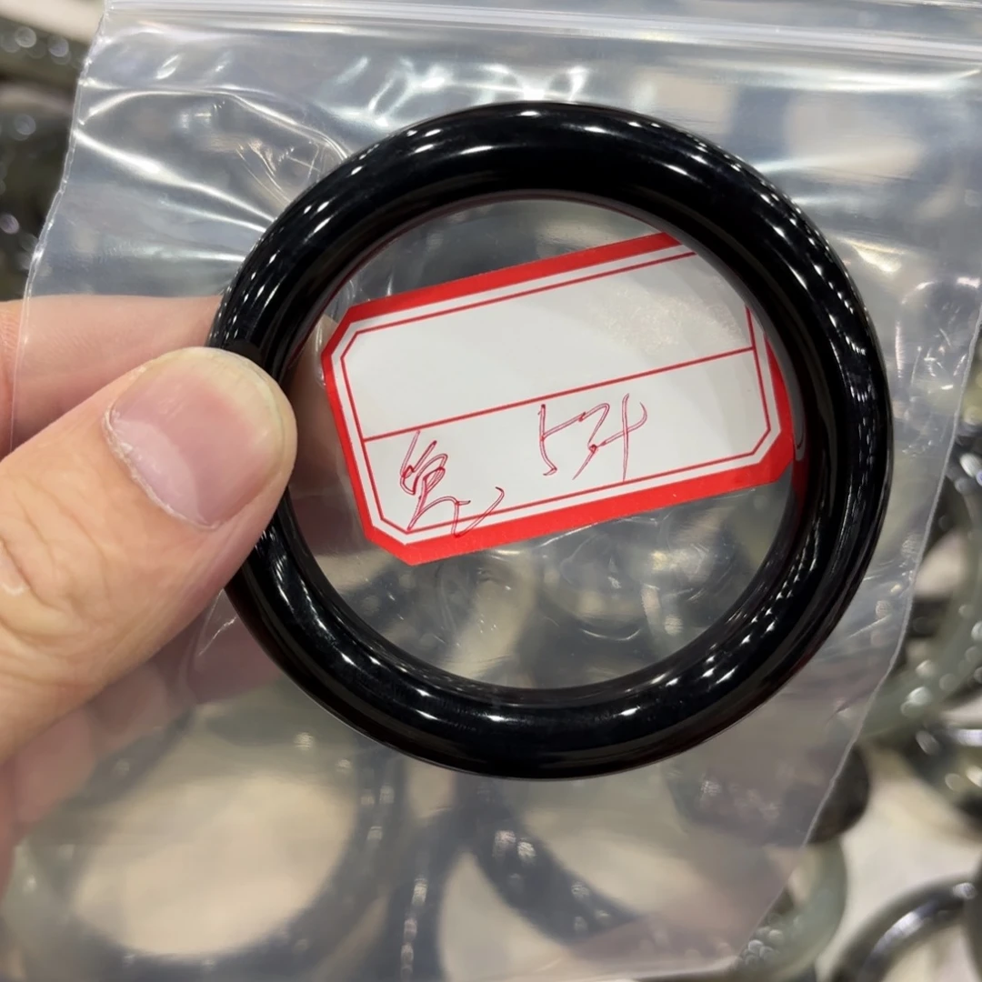 蛇纹石玉手镯未镶嵌怀**兔