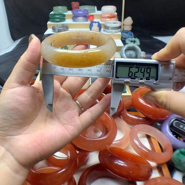 未镶嵌手镯石英质玉