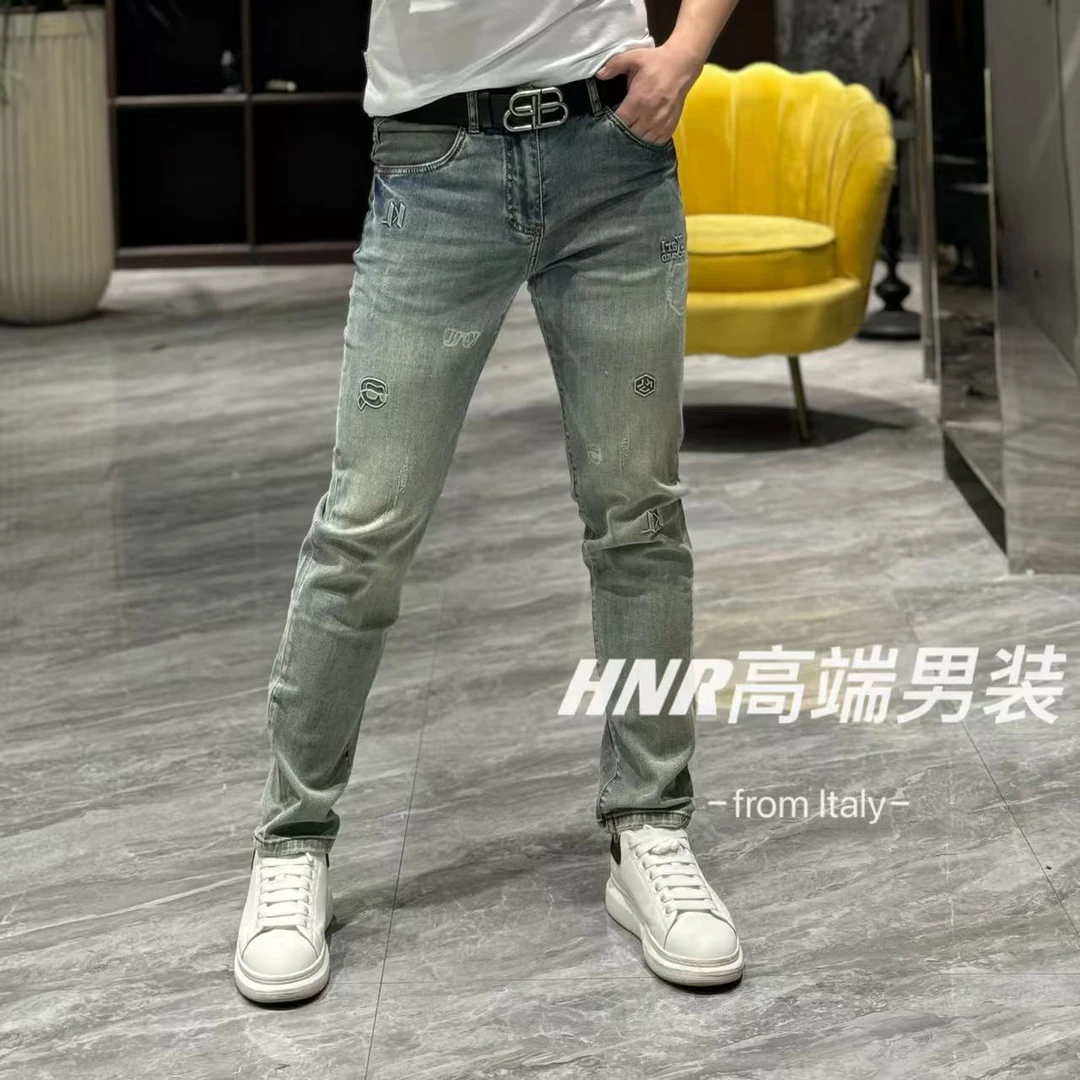 【老佛爷品牌】莱塞尔混纺立体钢压花工艺奥钻点缀牛仔裤7720