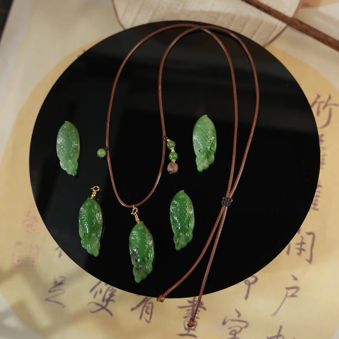 鱼年-天然和田玉18K金吊坠（多样性发其一）