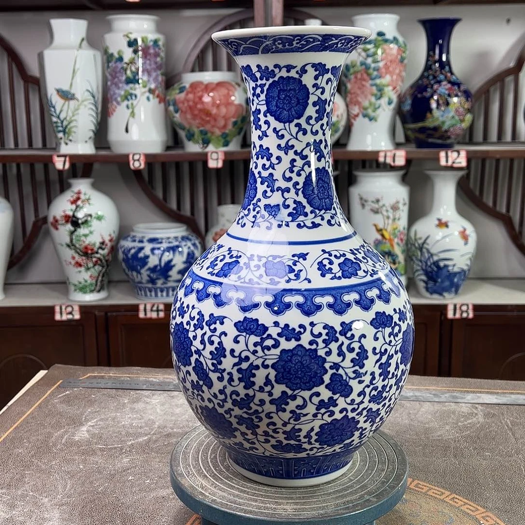 陶摆件景德镇陶瓷缠枝