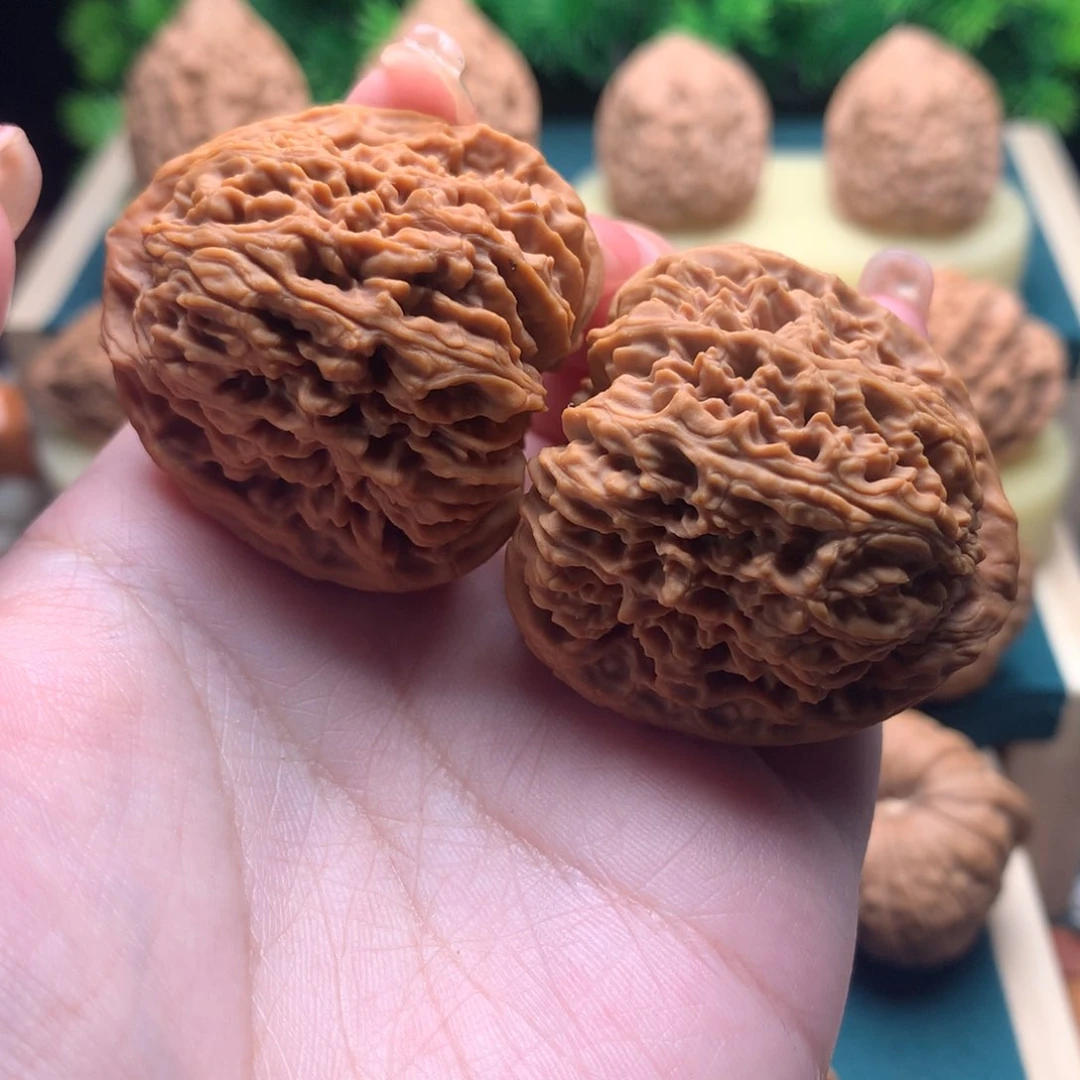 文玩核桃把件林**往南疆石