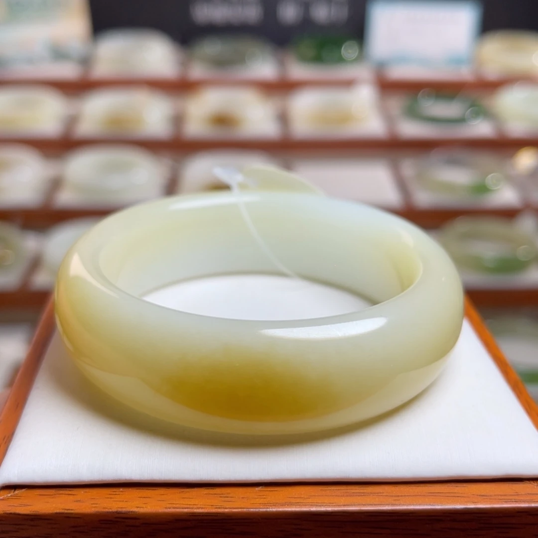 【闪购商品】未镶嵌手镯和田玉
