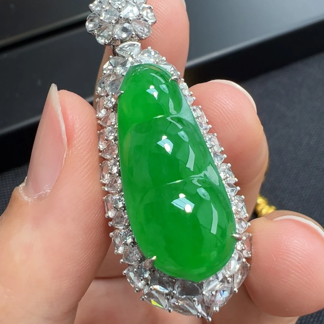 翡翠18K金镶嵌颈饰