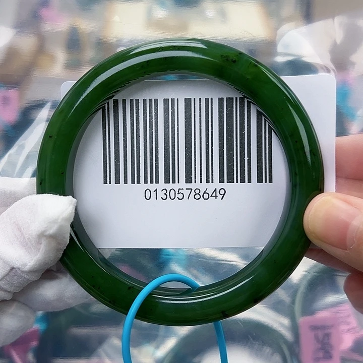 和田玉未镶嵌手镯微瑕63