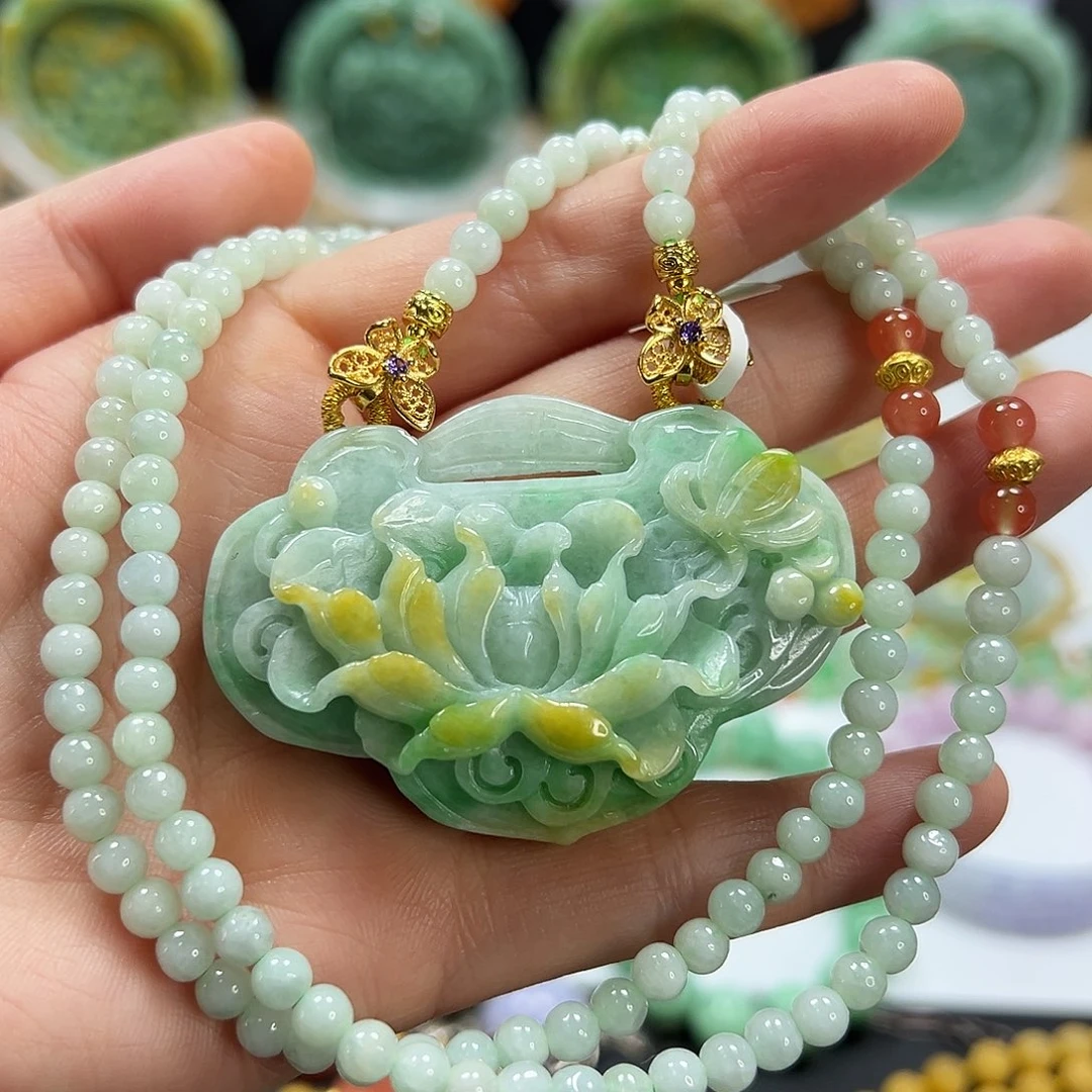 翡翠未镶嵌颈饰吊坠