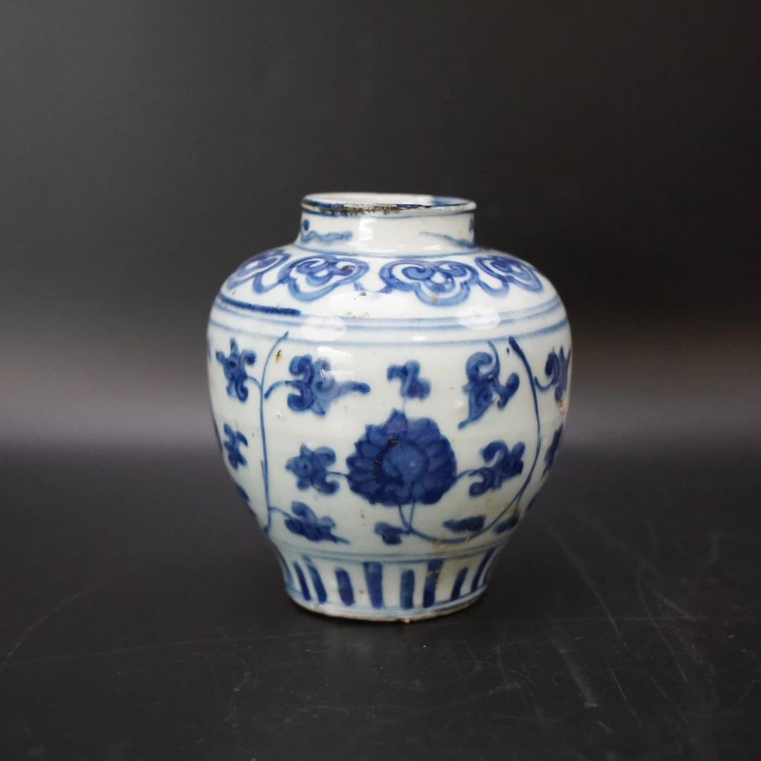 Lot.25090818明嘉靖青花缠枝花卉纹罐 高:约11.5cm
