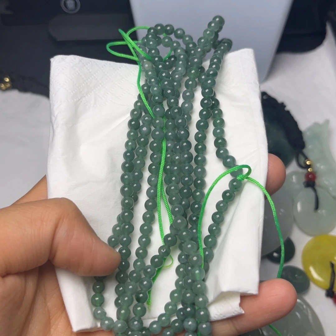 翡翠未镶嵌颈饰挂件