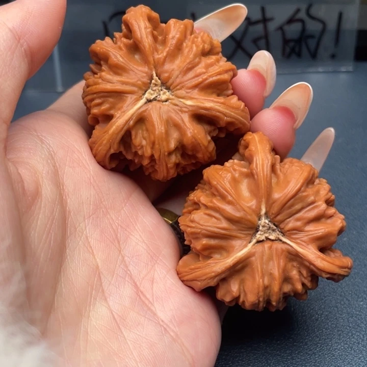 卡***号文玩核桃吊坠白狮子