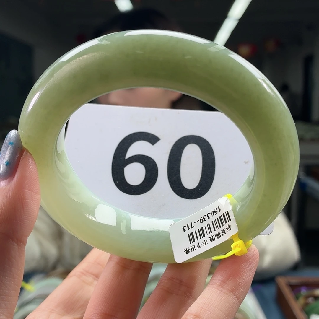 和田玉未镶嵌手镯  微瑕